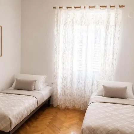 Large With Free Parking Near Trieste And Croatia Matterija